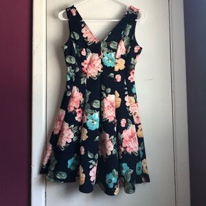 Flower dress /great condition